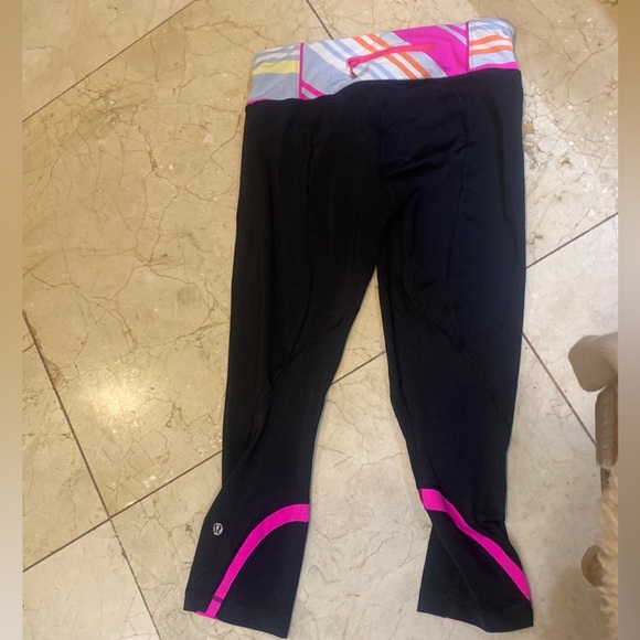 25” Fast and Free Lululemon legging black with multicolor - Picture 3 of 3
